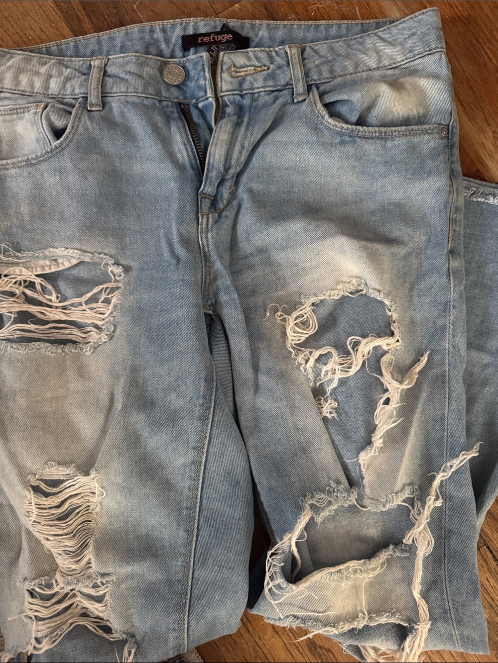 Refuge Women's Light Blue Distressed Cropped Jeans